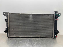 Load image into Gallery viewer, RADIATOR Expedition F150 Pickup F150 Raptor Pickup Raptor Navigator 09-14 - NW511537
