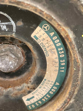 Load image into Gallery viewer, AC COMPRESSOR Mercedes C220 C36 E300 96 97 98 99 - 03 - NW511863
