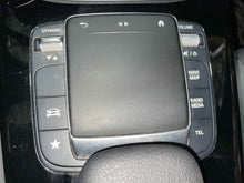 Load image into Gallery viewer, Radio  MERCEDES GLA-CLASS 2021 - NW513275
