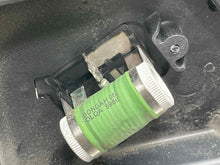 Load image into Gallery viewer, RADIATOR FAN ASSEMBLY - NW517125

