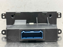 Load image into Gallery viewer, Temperature Controls Cadillac SRX 2006 - NW518836
