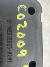 Load image into Gallery viewer, Vacuum Pump  MERCEDES E-CLASS 1995 - NW189213
