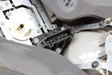 Load image into Gallery viewer, TAIL LIGHT LAMP ASSEMBLY R320 R350 R500 R63 06 07 08 09 10 Right - 1043408
