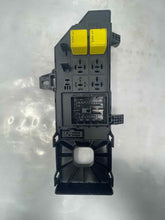 Load image into Gallery viewer, Fuse Box  SAAB 9-3 2004 - NW65854
