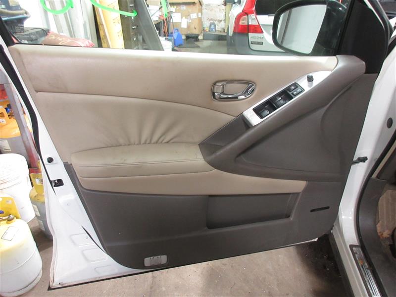 FRONT INTERIOR DOOR TRIM PANEL Nissan Murano 2010 10 - 1071394