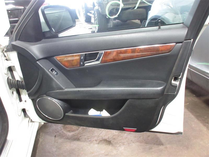 FRONT INTERIOR DOOR TRIM PANEL Mercedes-Benz C300 C350 2009 09 - 1088339