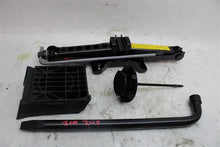 Load image into Gallery viewer, JACK Jaguar Vanden Pl XJ XJL 2011 11 - 1096640
