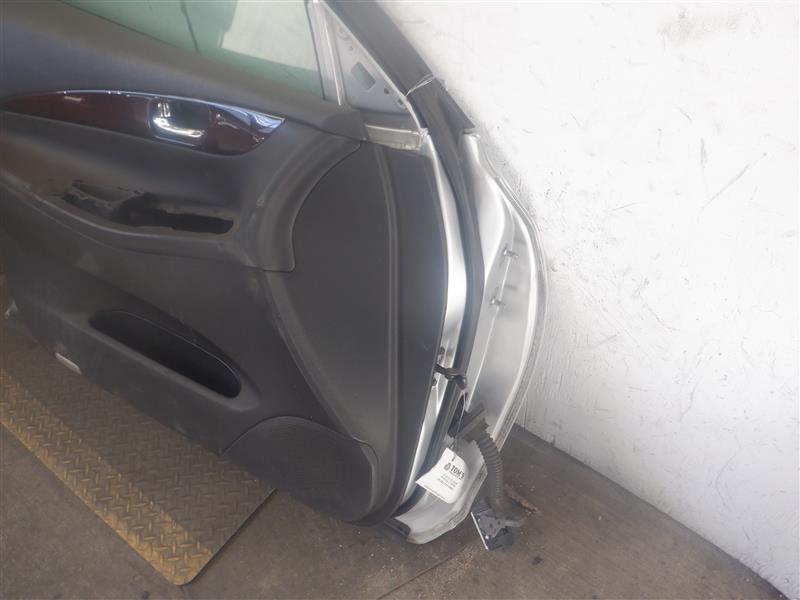 NEW OEM 2014-2018 NISSAN ROGUE DRIVERS SIDE CHROME FRONT LOWER DOOR NEW OEM 2014-2018 NISSAN ROGUE DRIVERS SIDE CHROME FRONT LOWER DOOR