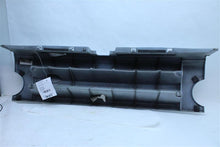 Load image into Gallery viewer, GRILLE Land Rover LR3 2005 05 2006 06 2007 07 2008 08 2009 09 Upper - 1106022
