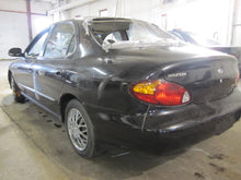 Load image into Gallery viewer, TAIL LIGHT LAMP ASSEMBLY Hyundai Elantra 1999 99 2000 00 Right - 525358
