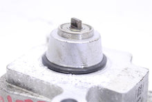 Load image into Gallery viewer, TRANSFER CASE ACTUATOR MOTOR 228I 320i 328D 328i 328I GT 335i 335i 10-17 - 1123082

