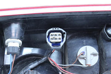 Load image into Gallery viewer, TAIL LIGHT LAMP ASSEMBLY Land Rover LR3 05 06 07 08 09 Left - 1125143

