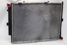 Load image into Gallery viewer, RADIATOR Mercedes E300D E420 E430 96 97 98 99 - 1125943
