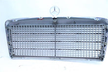 Load image into Gallery viewer, GRILL Mercedes 300D 300E 420 560SEL 86 87 88 89 90 91 - 1127219
