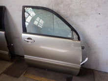 Load image into Gallery viewer, FRONT DOOR Toyota Highlander 01 02 03 04 05 06 07 Right - 1129063
