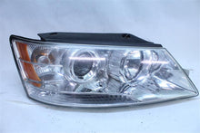 Load image into Gallery viewer, HEADLIGHT LAMP ASSEMBLY Hyundai Sonata 2009 09 2010 10 Right - 1129391
