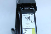 Load image into Gallery viewer, JACK Volkswagen Passat 2020 20 - 1129946
