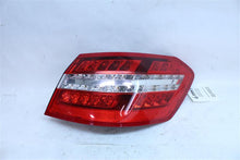 Load image into Gallery viewer, OUTER TAIL LIGHT LAMP E300 E350 E400 E550 E63 10 11 12 13 Right - 1133221
