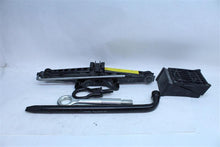 Load image into Gallery viewer, JACK Jaguar Vanden Pl XJ XJL 2011 11 - 1136019
