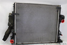 Load image into Gallery viewer, RADIATOR Jaguar Vanden Pl XF XFR XJ XJL XJR 10 11 12 13 14 15 - 1137346
