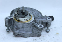 Load image into Gallery viewer, VACUUM PUMP 550i 550i Gt 650i 750 HYBRID 750i 750il 750LI 08-19 - 1137896
