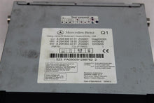 Load image into Gallery viewer, RADIO Mercedes-Benz C250 C300 C350 C63 2010 10 - 1143452
