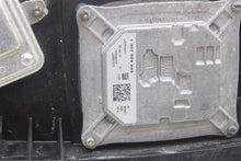 Load image into Gallery viewer, HEADLIGHT LAMP ASSEMBLY Range Rover 2010 10 2011 11 Left - 1152237
