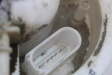 Load image into Gallery viewer, FUEL PUMP Audi Q5 2009 09 2010 10 2011 11 2012 12 - 1167203
