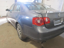 Load image into Gallery viewer, Air Bag Volkswagen EOS Jetta 05 06 07 08 09 Right - 1324674
