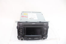 Load image into Gallery viewer, RADIO Kia Sorento 2011 11 2012 12 2013 13  AM FM CD - 1263643

