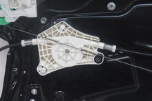 Load image into Gallery viewer, FRONT DOOR WINDOW REGULATOR LR3 LR4 Range Rover Sport 05-14 Right - 1280993
