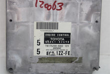 Load image into Gallery viewer, ECU ECM COMPUTER TOYOTA COROLLA PRIZM 2000 AUTO FED - 1282771
