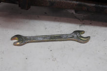 Load image into Gallery viewer, JACK AND TOOLS Volkswagen Touareg 2004 04 - 1307768
