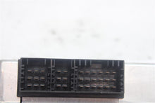 Load image into Gallery viewer, Transfers Case Computer Land Rover LR3 Range Rover Sport 05 06 07 08 09 - 1318100
