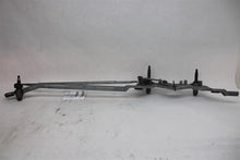 Load image into Gallery viewer, WINDSHIELD WIPER TRANSMISSION Cayenne 11 12 13 14 15 16 17 18 - 1325489
