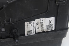 Load image into Gallery viewer, FUSE BOX Hyundai Tucson 2016 16 2017 17 2018 18 - 1328422
