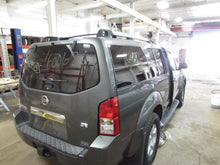 Load image into Gallery viewer, TRANSFER CASE Armada QX56 Pathfinder 2004 04 2005 05 2006 06 2007 07 - 1319299
