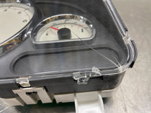 Load image into Gallery viewer, Speedometer Cluster Saturn Vue 2004 - NW161763

