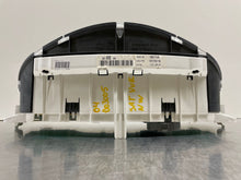 Load image into Gallery viewer, Speedometer Cluster Saturn Vue 2004 - NW161763
