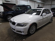 Load image into Gallery viewer, 2009 BMW 328i Floor Shifter - 858188
