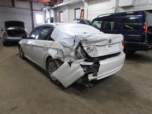 Load image into Gallery viewer, 2009 BMW 328i Floor Shifter - 858188
