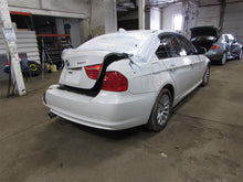 Load image into Gallery viewer, 2009 BMW 328i Floor Shifter - 858188
