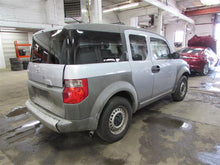 Load image into Gallery viewer, FRONT DOOR Honda Element 03 04 05 06 07 08 09 Right - 872625
