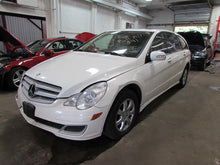Load image into Gallery viewer, FRONT INTERIOR DOOR TRIM PANEL Mercedes-Benz R350 2006 06 - 878569
