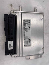 Load image into Gallery viewer, ECU ECM COMPUTER Hyundai Tiburon 2004 04 2.0L - NW60199
