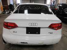Load image into Gallery viewer, 2009 Audi A4 Floor Shifter - 902141
