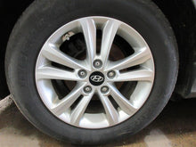 Load image into Gallery viewer, 2012 Hyundai Sonata Floor Shifter - 915024

