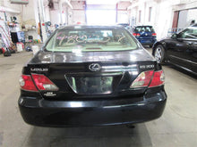 Load image into Gallery viewer, OUTER TAIL LIGHT LAMP ES300 ES330 2002 02 2003 03 2004 04 Right - 929174
