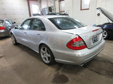 Load image into Gallery viewer, FRONT PASSENGER SEAT BELT &amp; RETRACTOR ONLY E350 E550 CLS550 CLS63 07-09 - 935586
