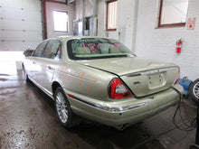 Load image into Gallery viewer, POWER STEERING PUMP Jaguar XJ8 XJ XK XK8 2003 03 2004 04 05 06 07 08 09 - 947434
